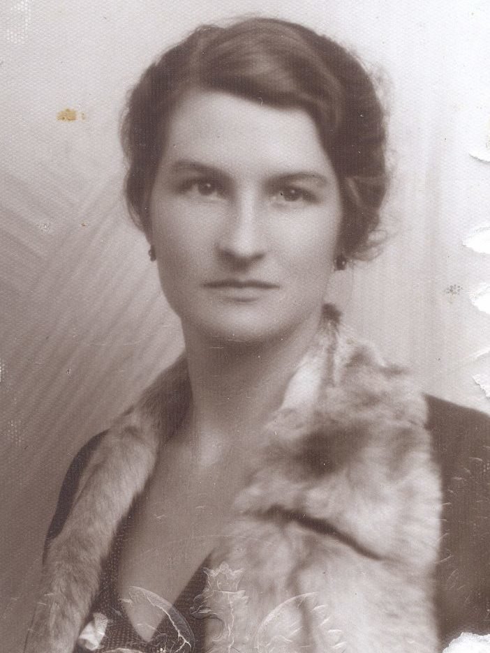 virginia-hal-photo-l2-703x1024